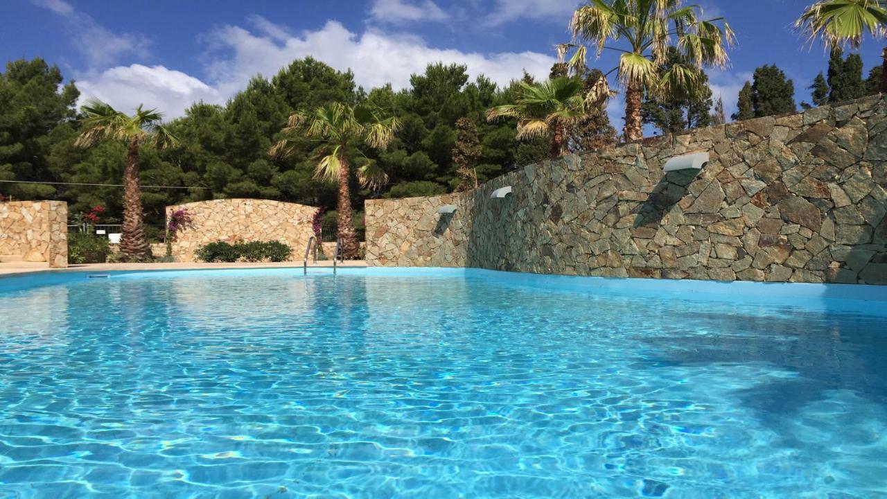 Residence Elegance Ville Ed Appartamenti A Porto Pino Exterior foto