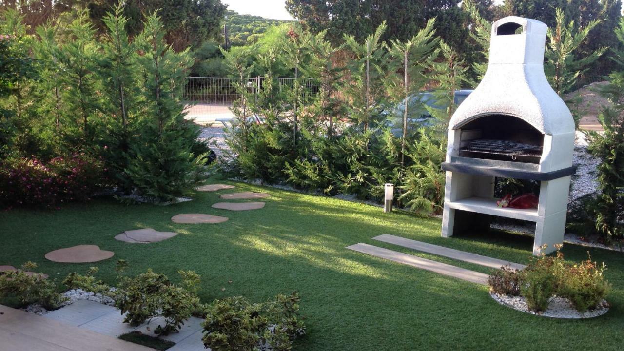 Residence Elegance Ville Ed Appartamenti A Porto Pino Exterior foto