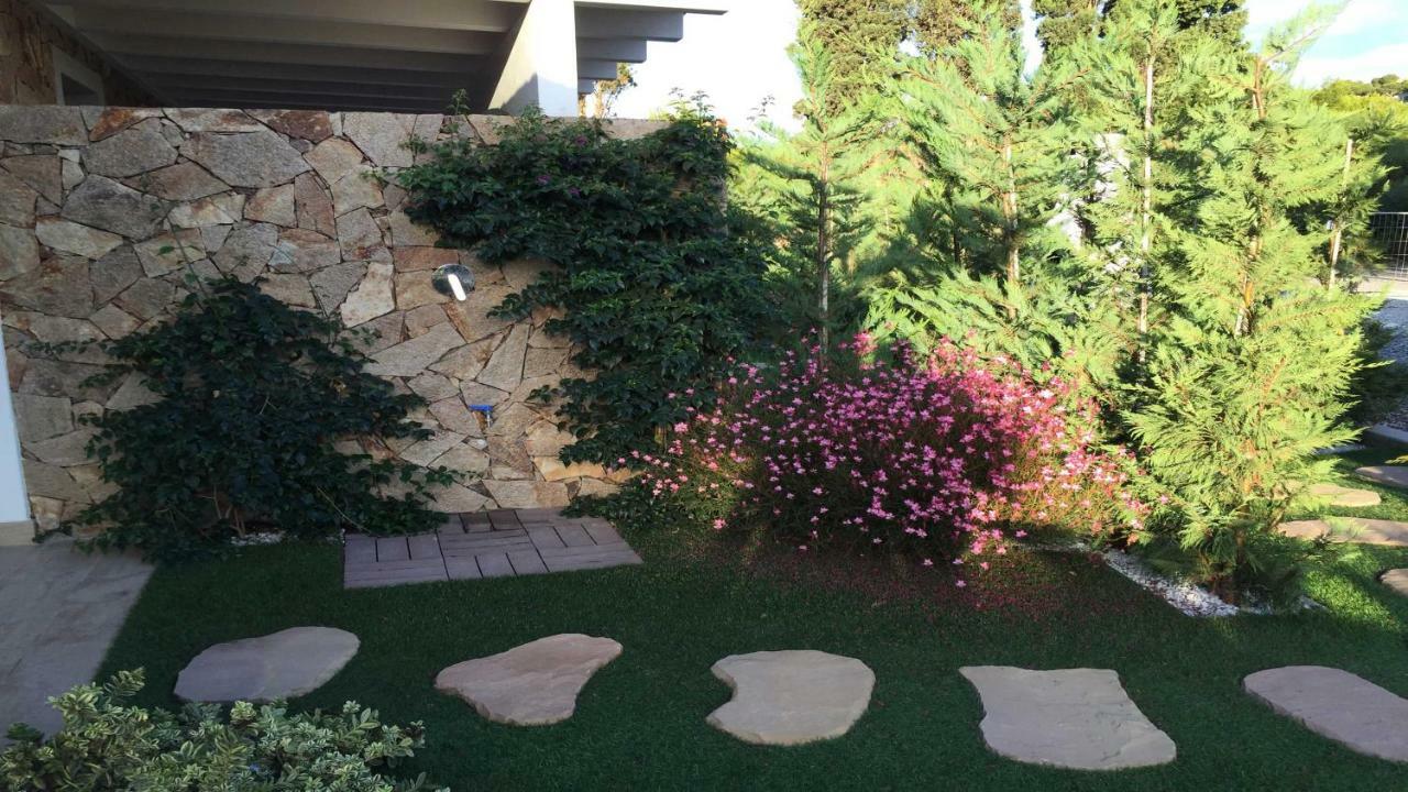 Residence Elegance Ville Ed Appartamenti A Porto Pino Exterior foto