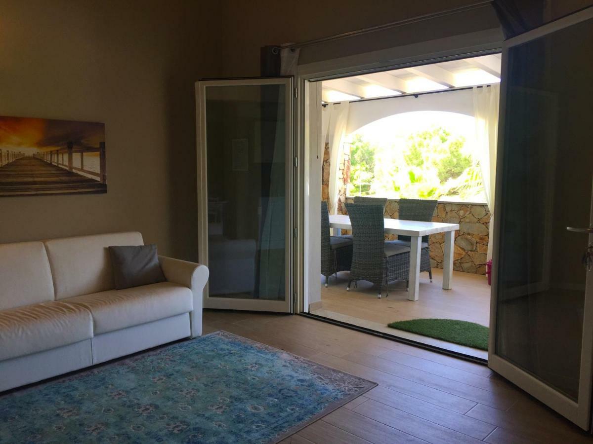 Residence Elegance Ville Ed Appartamenti A Porto Pino Exterior foto