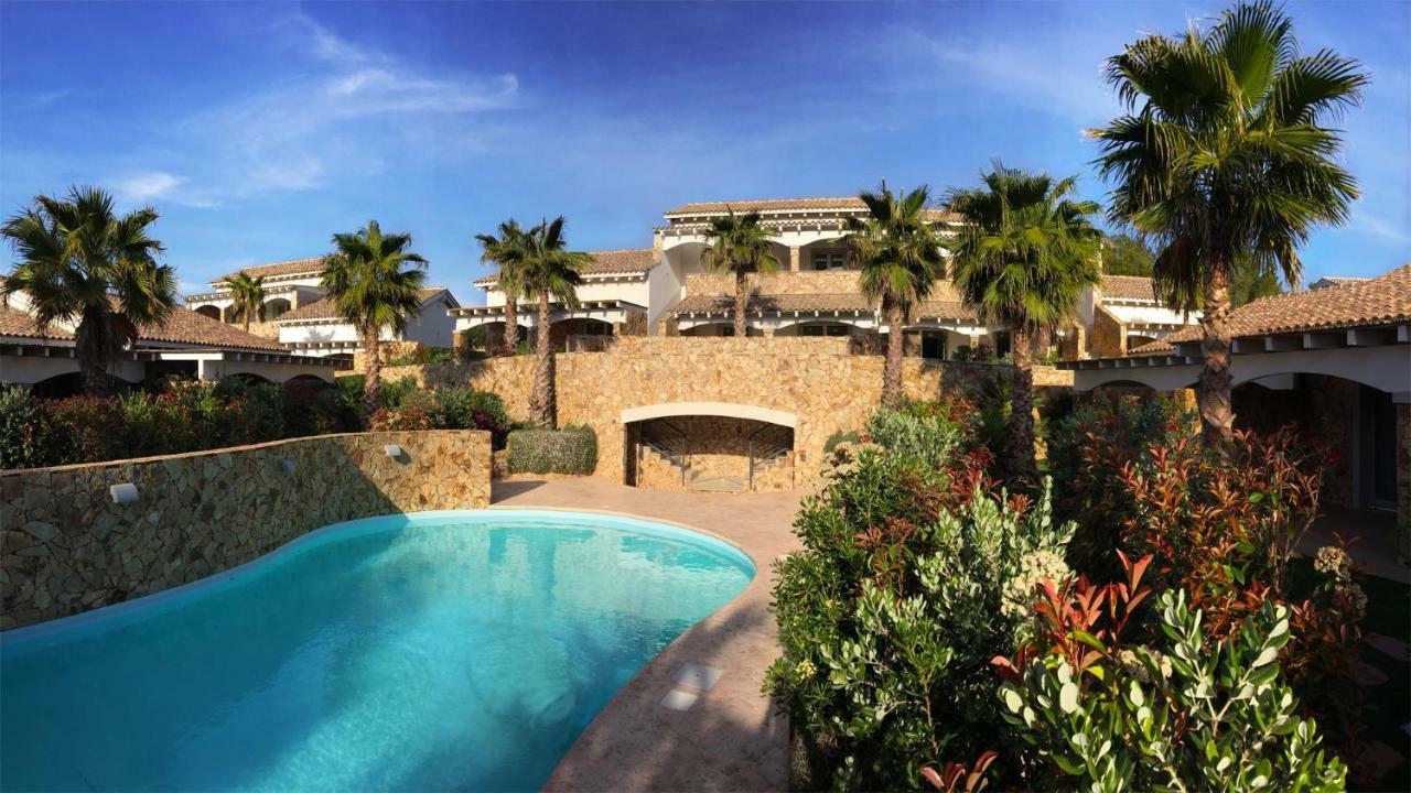 Residence Elegance Ville Ed Appartamenti A Porto Pino Exterior foto
