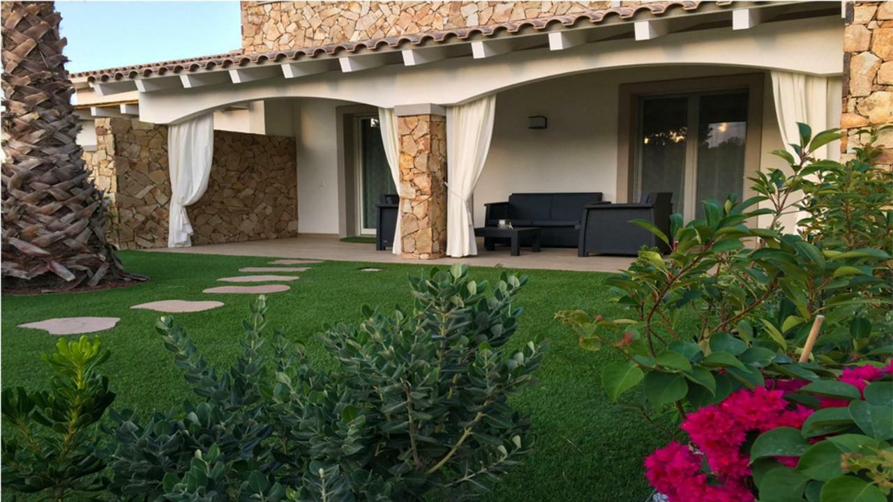 Residence Elegance Ville Ed Appartamenti A Porto Pino Exterior foto