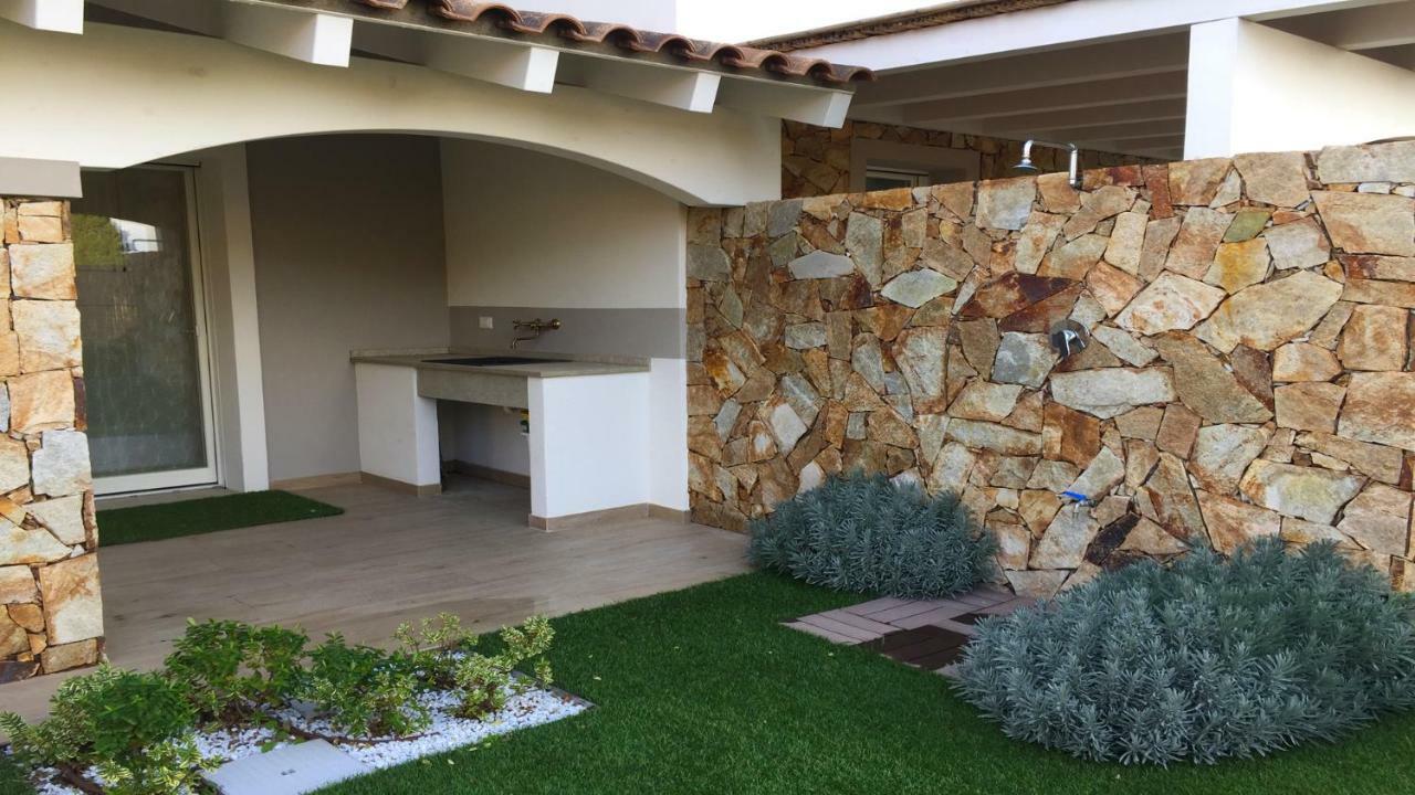 Residence Elegance Ville Ed Appartamenti A Porto Pino Exterior foto