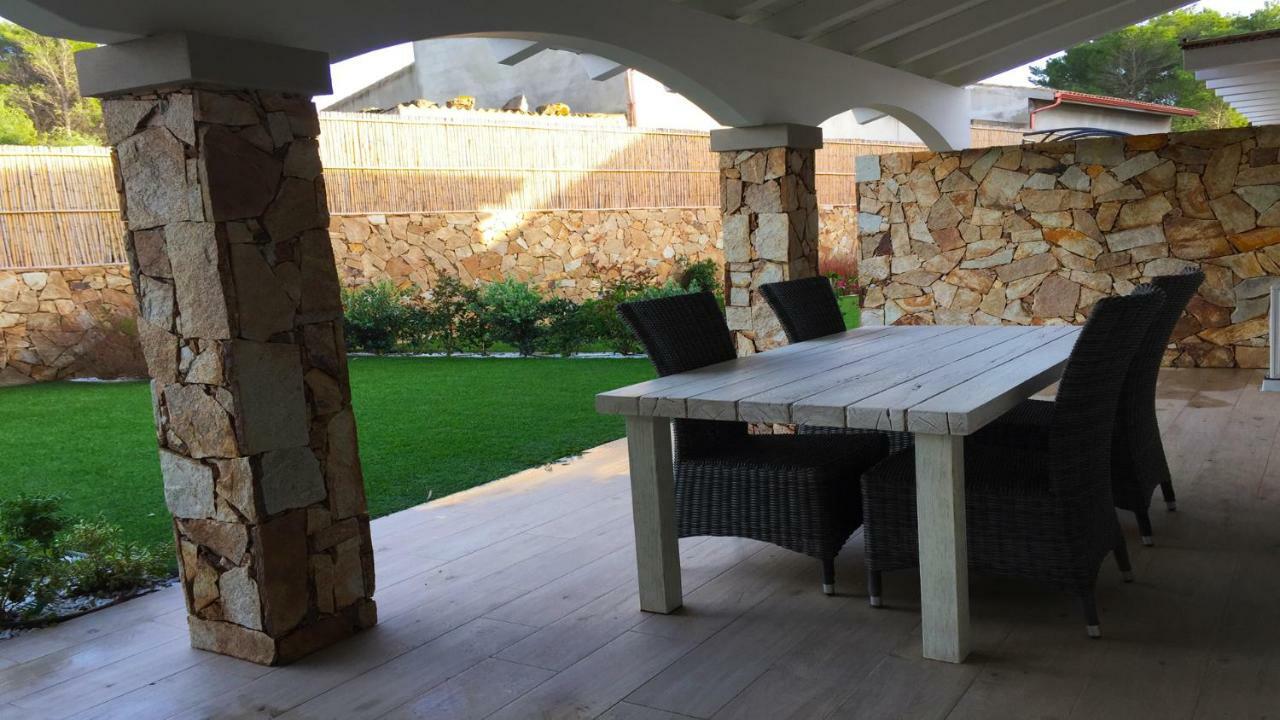 Residence Elegance Ville Ed Appartamenti A Porto Pino Exterior foto