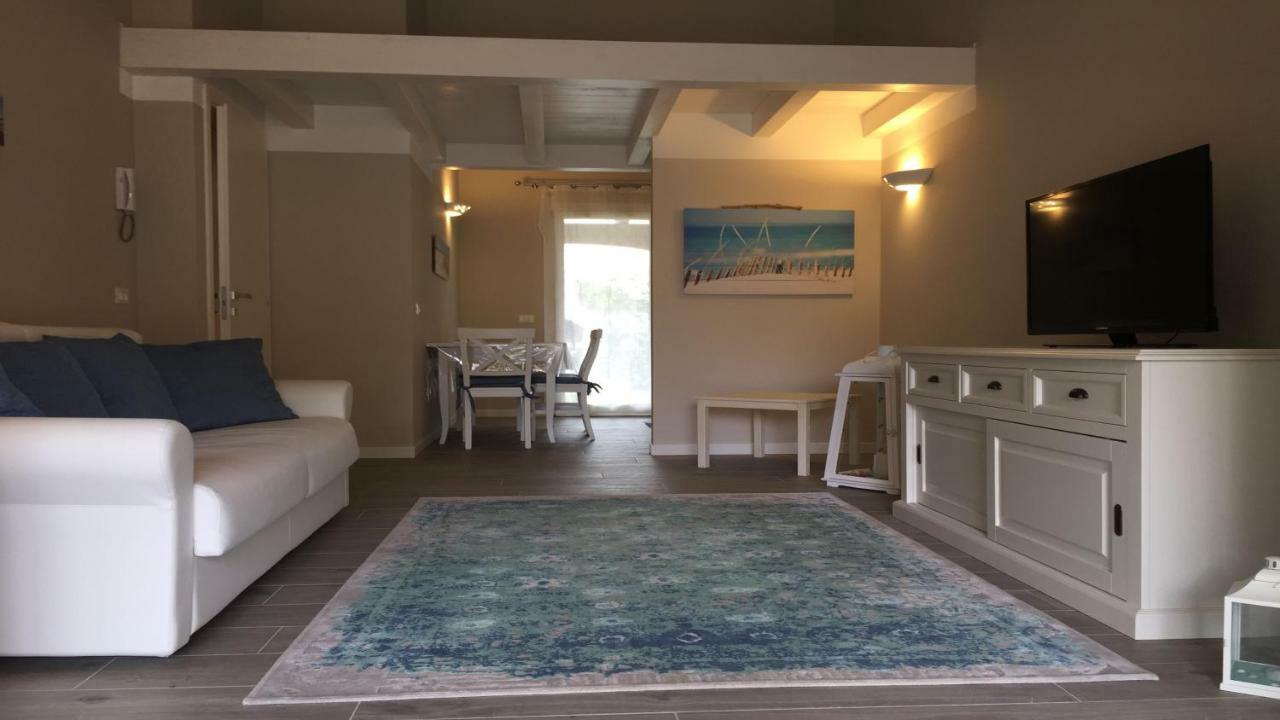 Residence Elegance Ville Ed Appartamenti A Porto Pino Exterior foto